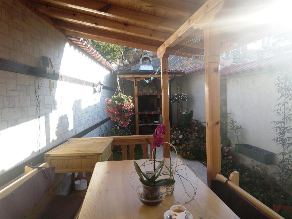 Rose Valley Guest House Kazanlŭk Exterior foto