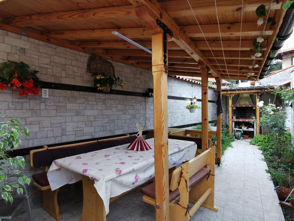 Rose Valley Guest House Kazanlŭk Exterior foto