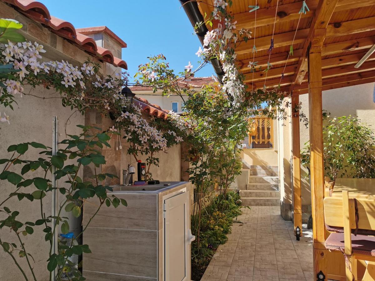 Rose Valley Guest House Kazanlŭk Exterior foto