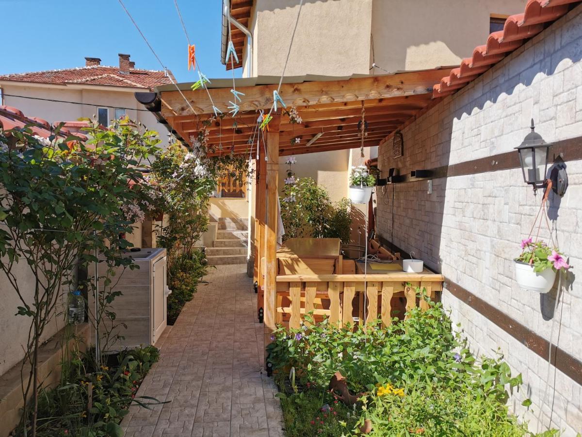 Rose Valley Guest House Kazanlŭk Exterior foto