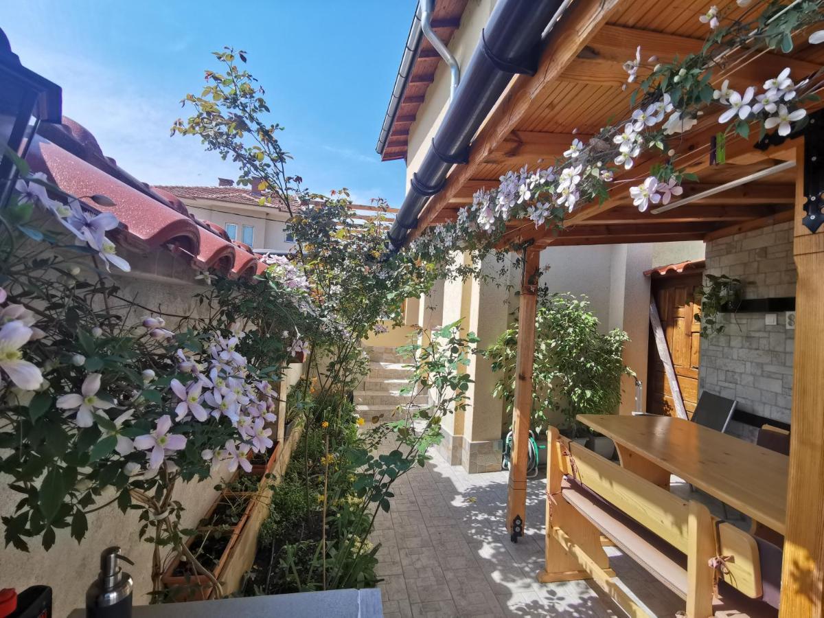 Rose Valley Guest House Kazanlŭk Exterior foto