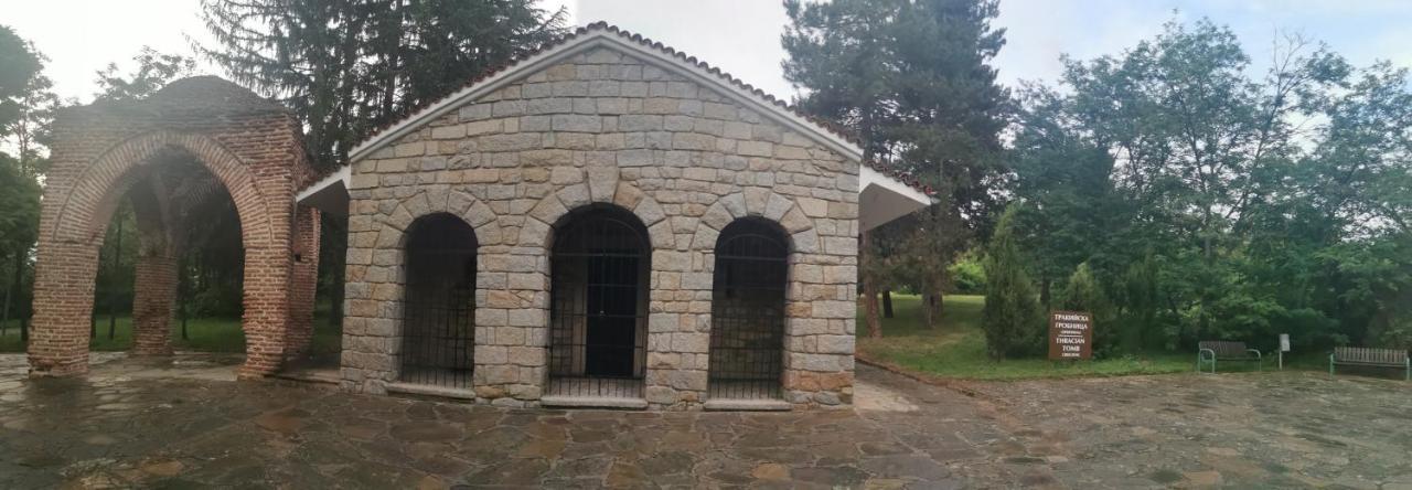 Rose Valley Guest House Kazanlŭk Exterior foto